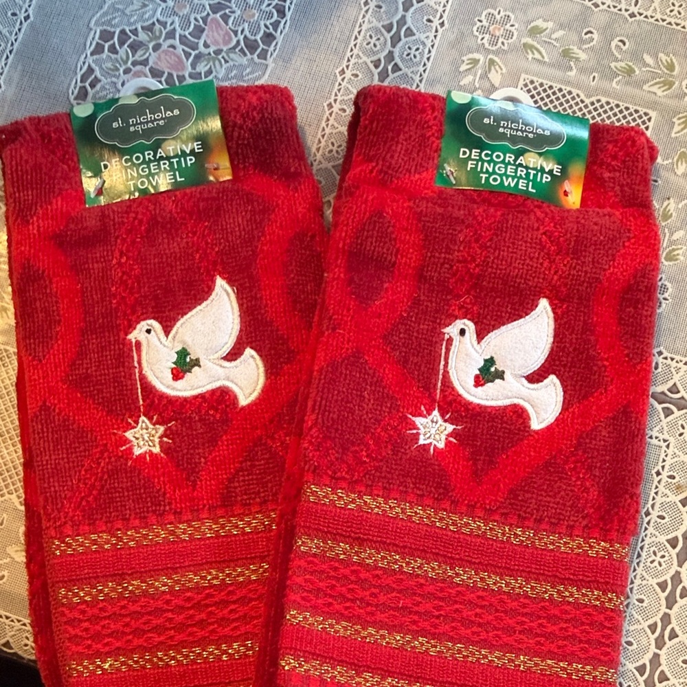 Kohl's Vibrant Red Patterned Towels